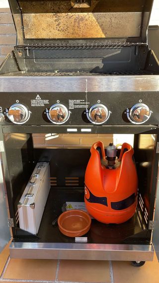 Barbecue a gas con 4 bruciatori