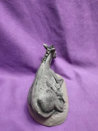 Mula de barro decorativa