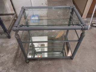 Mesa de TV con ruedas