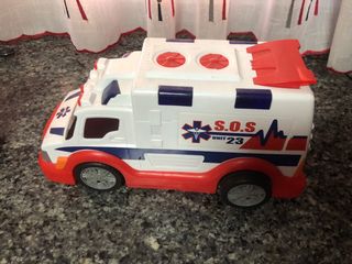 Camión de bomberos y ambulancia