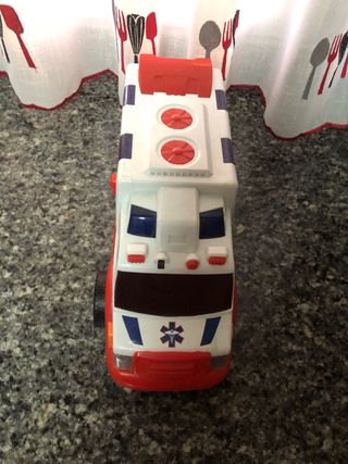 Camión de bomberos y ambulancia