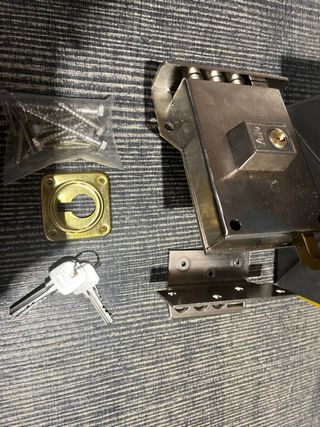 Cerradura de puerta YALE 7-Hn RH