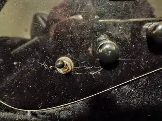 Guitarra eléctrica Ibanez ICT700 con funda