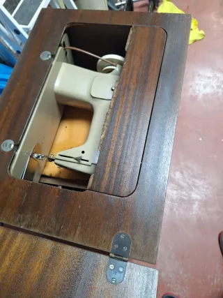 Máquina de coser Singer antigua