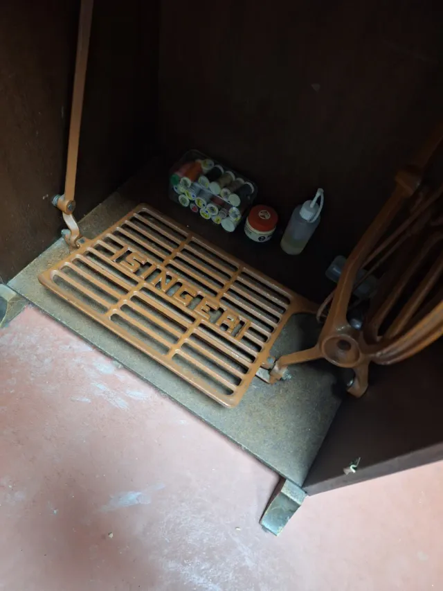 Máquina de coser Singer antigua