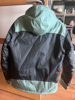 Abrigo Montaña Quechua NH500 Negro/Verde