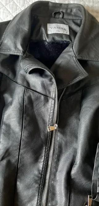 Cazadora efecto piel marrón