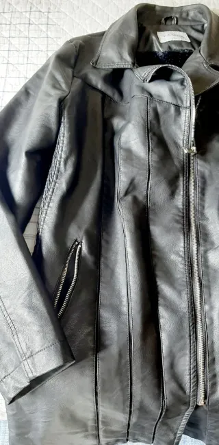 Cazadora efecto piel marrón