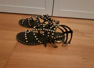 Sandalias gladiador EXE negras con detalles dorado