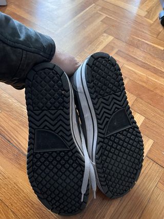 Botas Converse grises y blancas