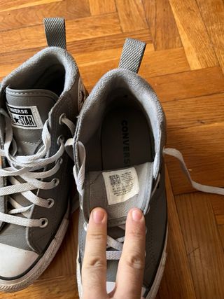 Botas Converse grises y blancas