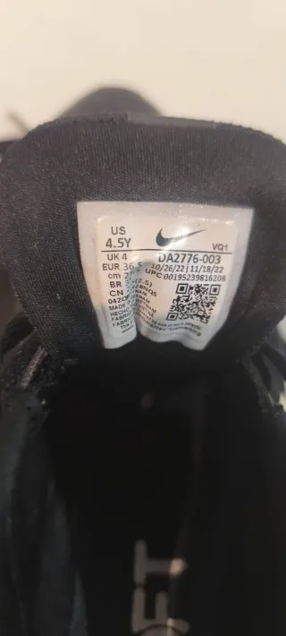 Zapatillas Nike Talla 36.5 Negras y Blancas