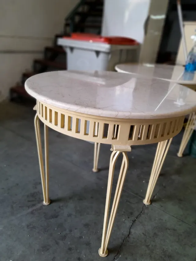 Mesa redonda mármol y metal beige