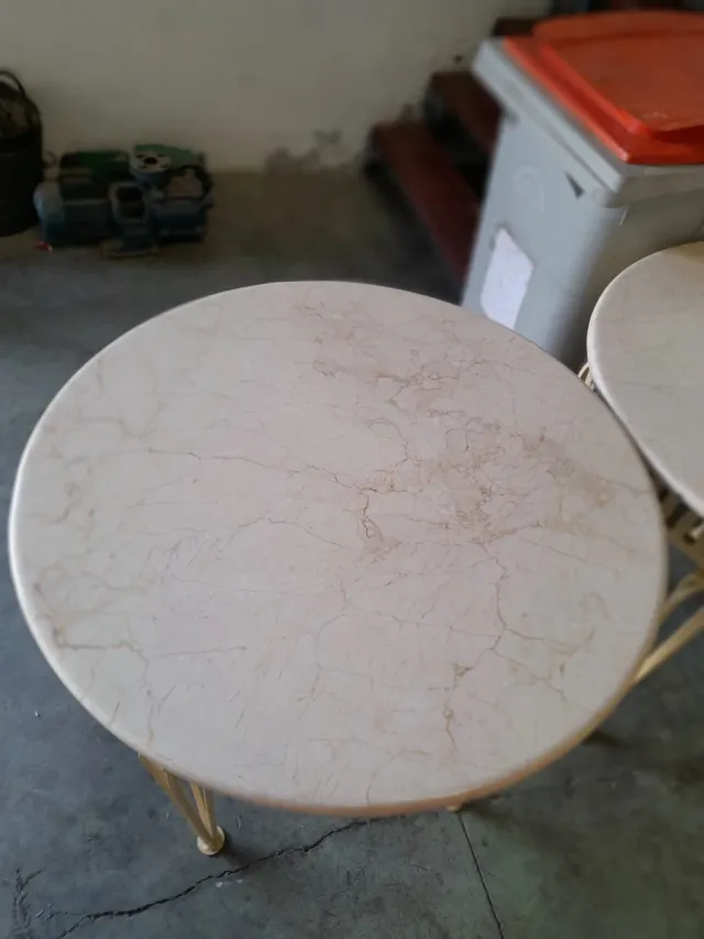 Mesa redonda mármol y metal beige