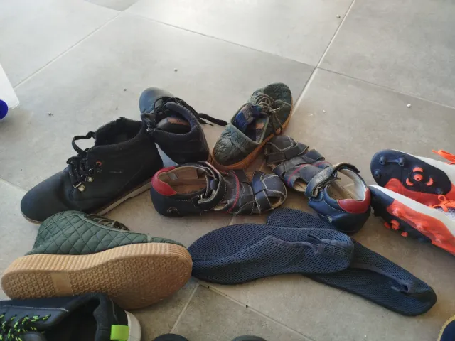 Lote de zapatillas deportivas y casual