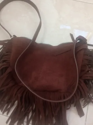 Bolso de ante con flecos