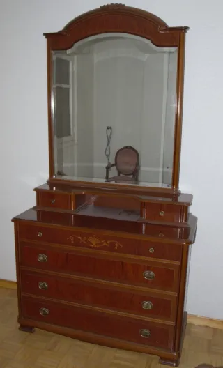 Cómoda vintage de madera maciza con espejo