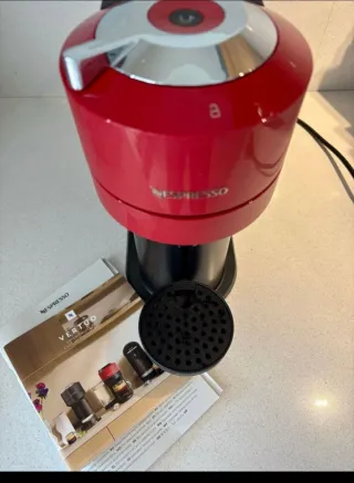 Cafetera Nespresso Vertuo Next Roja