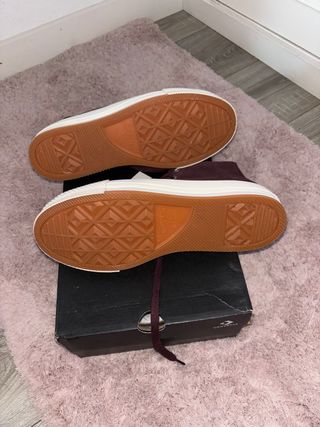 Zapatillas Converse color granate. Talla 38