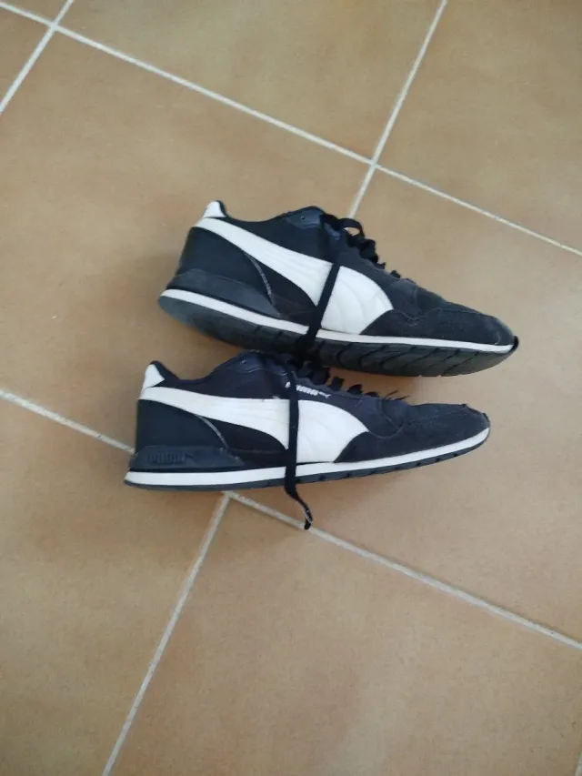 Zapatillas Puma Negras y Blancas