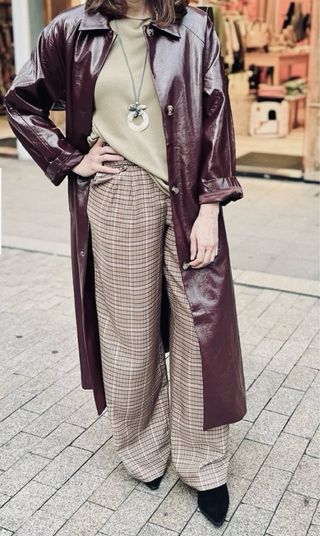 Gabardina vinilo Pull&Bear marrón