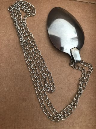 Collar artesanal cuchara diseño mujer con pez