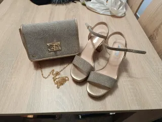 Bolso y zapatos de fiesta brillantes dorados