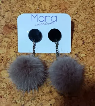 Pendientes pompón marron