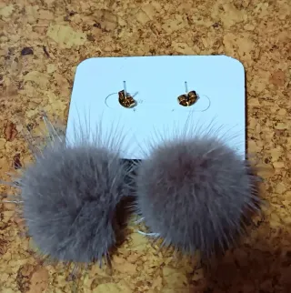 Pendientes pompón marron