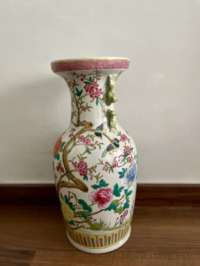 Vaso in porcellana famiglia rosa con fiori e uccelli