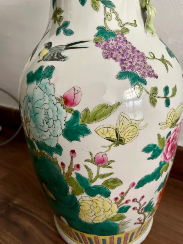 Vaso in porcellana famiglia rosa con fiori e uccelli