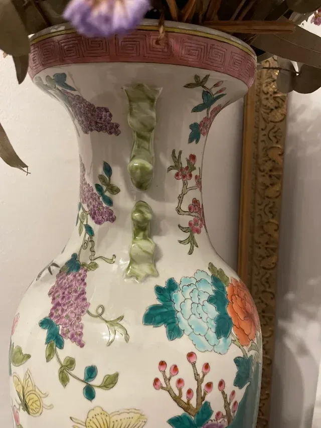 Vaso in porcellana famiglia rosa con fiori e uccelli