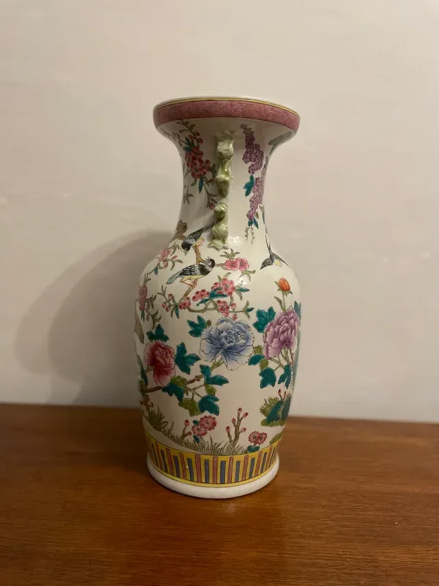 Vaso in porcellana famiglia rosa con fiori e uccelli