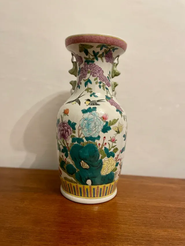 Vaso in porcellana famiglia rosa con fiori e uccelli