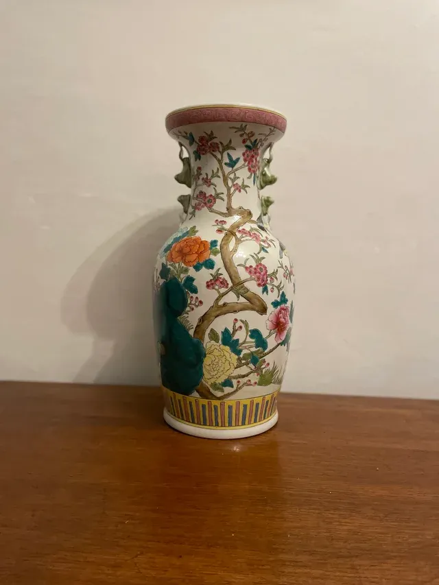 Vaso in porcellana famiglia rosa con fiori e uccelli