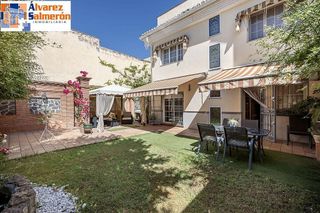 Chalet en venta en Pajaritos - Plaza de Toros en Granada
