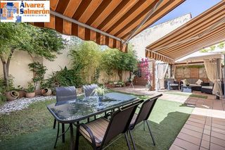 Chalet en venta en Pajaritos - Plaza de Toros en Granada