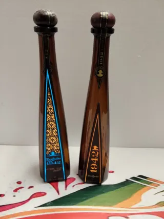 2 Bottiglie Vuote Don Julio 1942 luminose