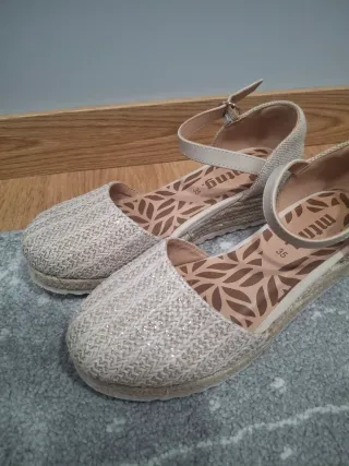 Sandalias Mustang Beige Talla 35