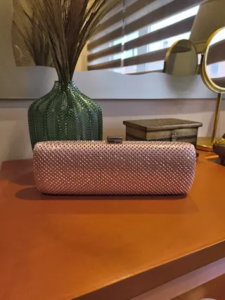 Bolso de fiesta rosa con pedrería