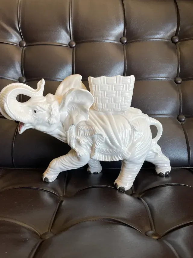 Elefante in Ceramica Bianca Vintage Italia 1970