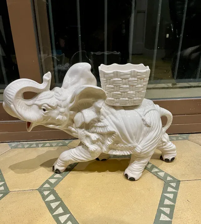 Elefante in Ceramica Bianca Vintage Italia 1970