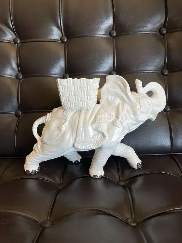 Elefante in Ceramica Bianca Vintage Italia 1970