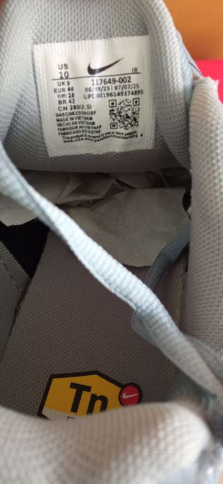 Zapatillas Nike Tuned Air Gris y Negro