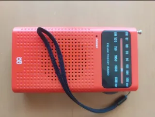 Radio Portátil FM/AM Roja. Emergencia...