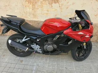 Hyosung GT 125R Roja