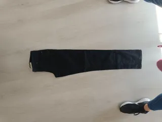 Pantalón negro skinny