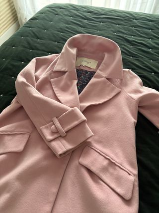 Abrigo rosa estilo vintage