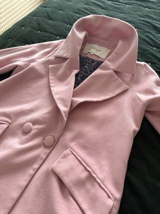 Abrigo rosa estilo vintage