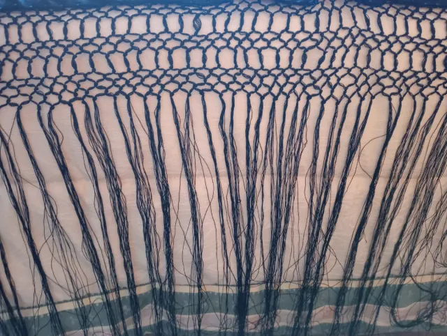 Antiguo Mantón Manila Bordado a Mano